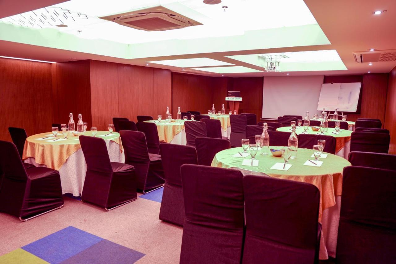 Royal Orchid Golden Suites Pune Extérieur photo
