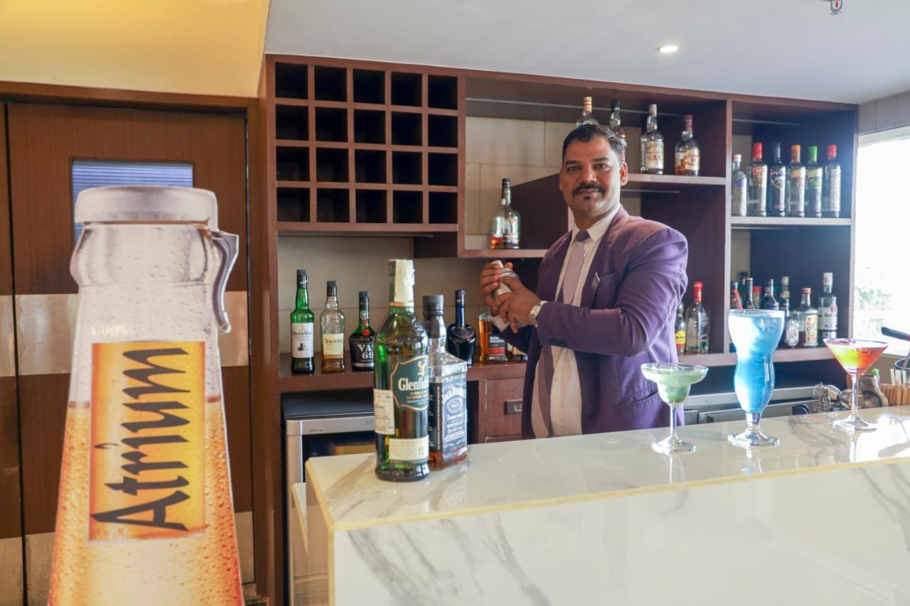 Royal Orchid Golden Suites Pune Extérieur photo