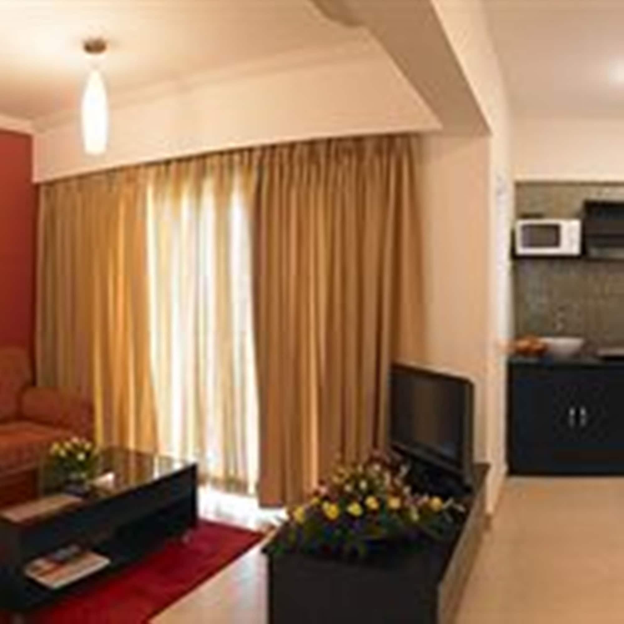 Royal Orchid Golden Suites Pune Extérieur photo