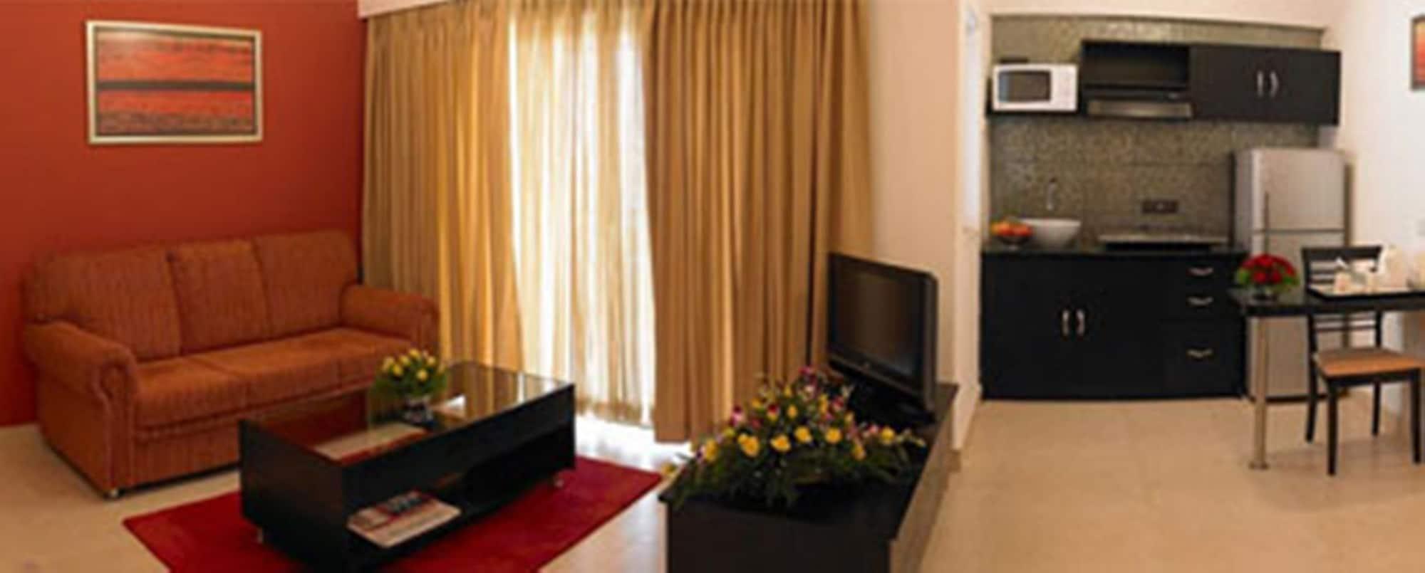 Royal Orchid Golden Suites Pune Extérieur photo