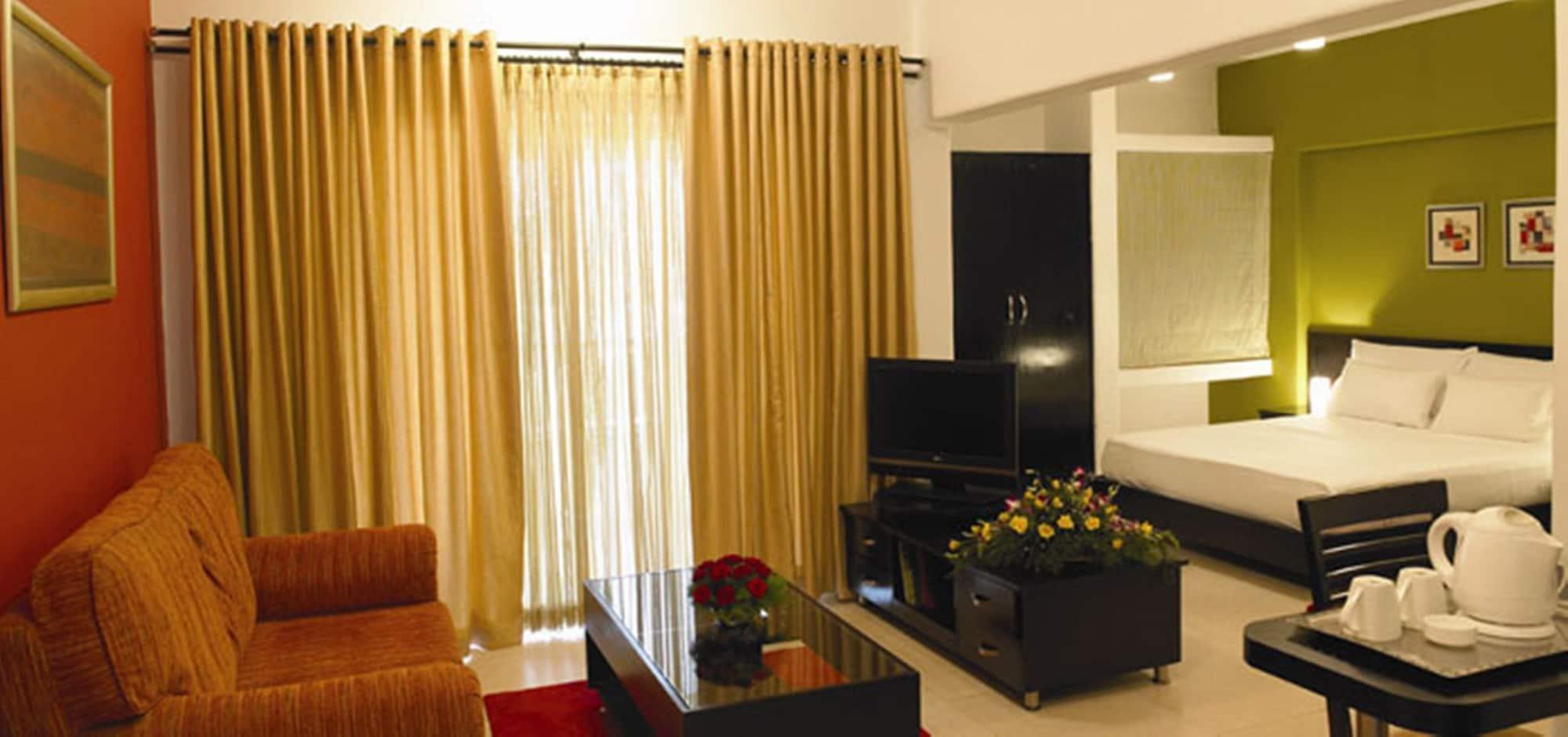Royal Orchid Golden Suites Pune Extérieur photo