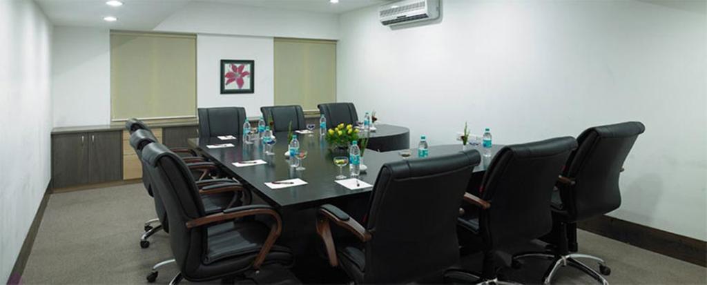 Royal Orchid Golden Suites Pune Extérieur photo
