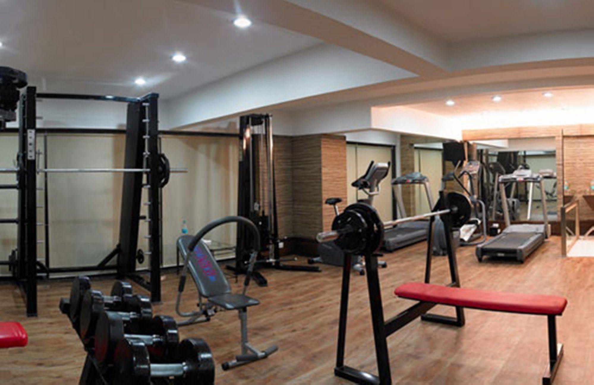 Royal Orchid Golden Suites Pune Extérieur photo