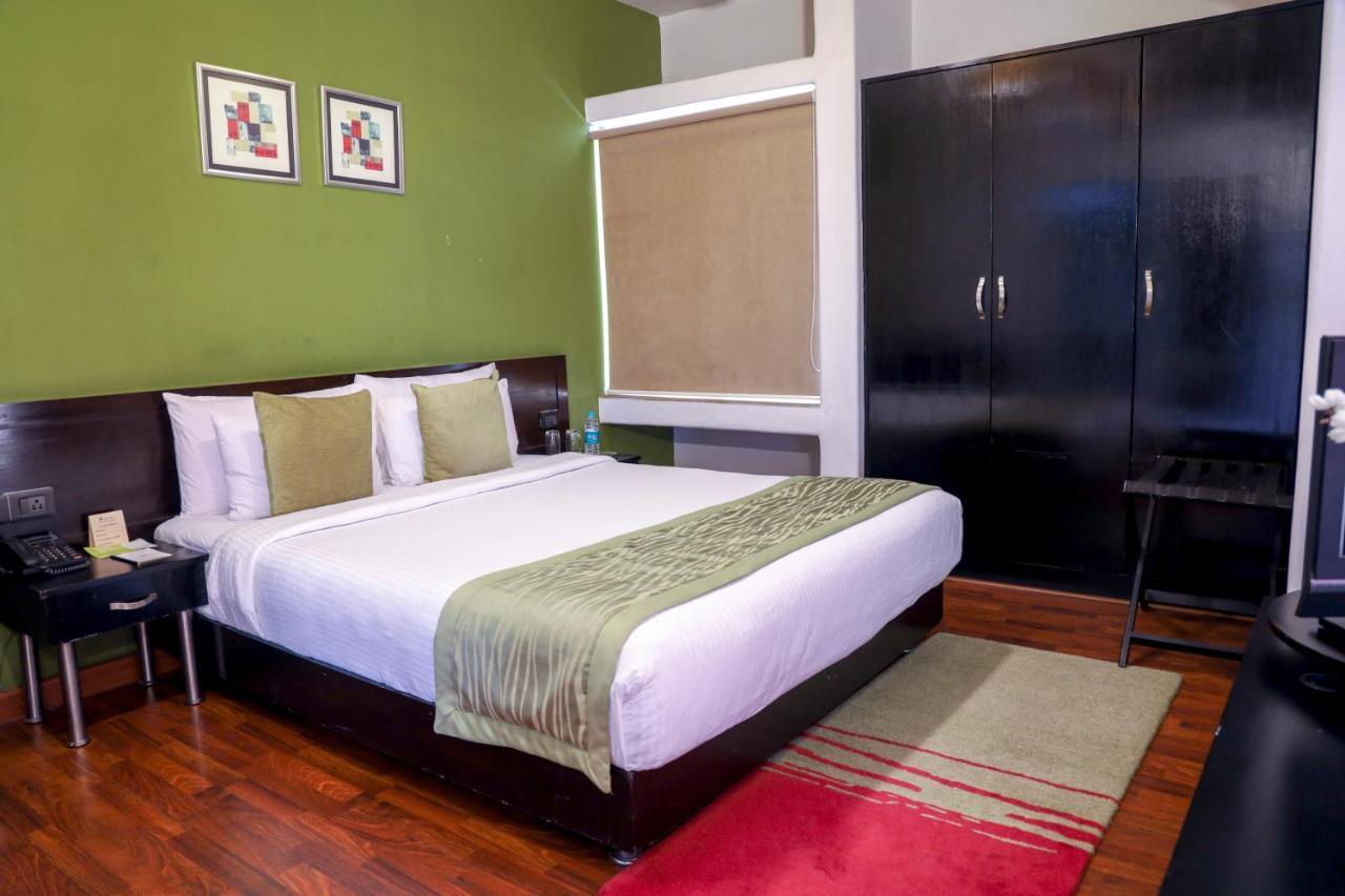 Royal Orchid Golden Suites Pune Extérieur photo