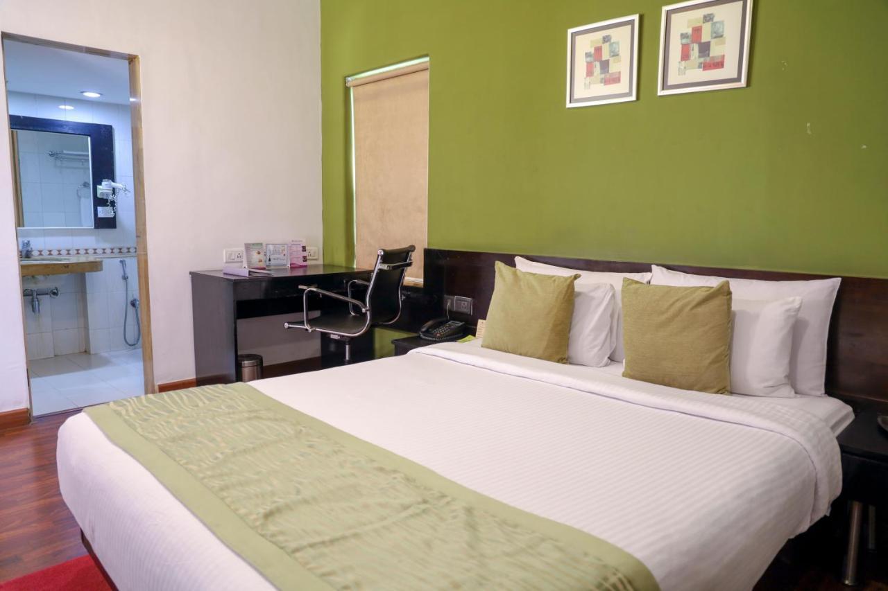 Royal Orchid Golden Suites Pune Extérieur photo