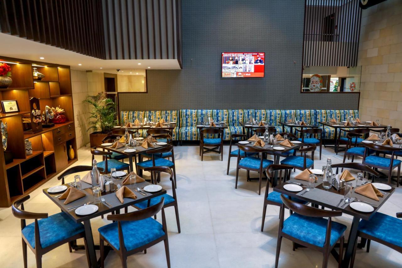 Royal Orchid Golden Suites Pune Extérieur photo