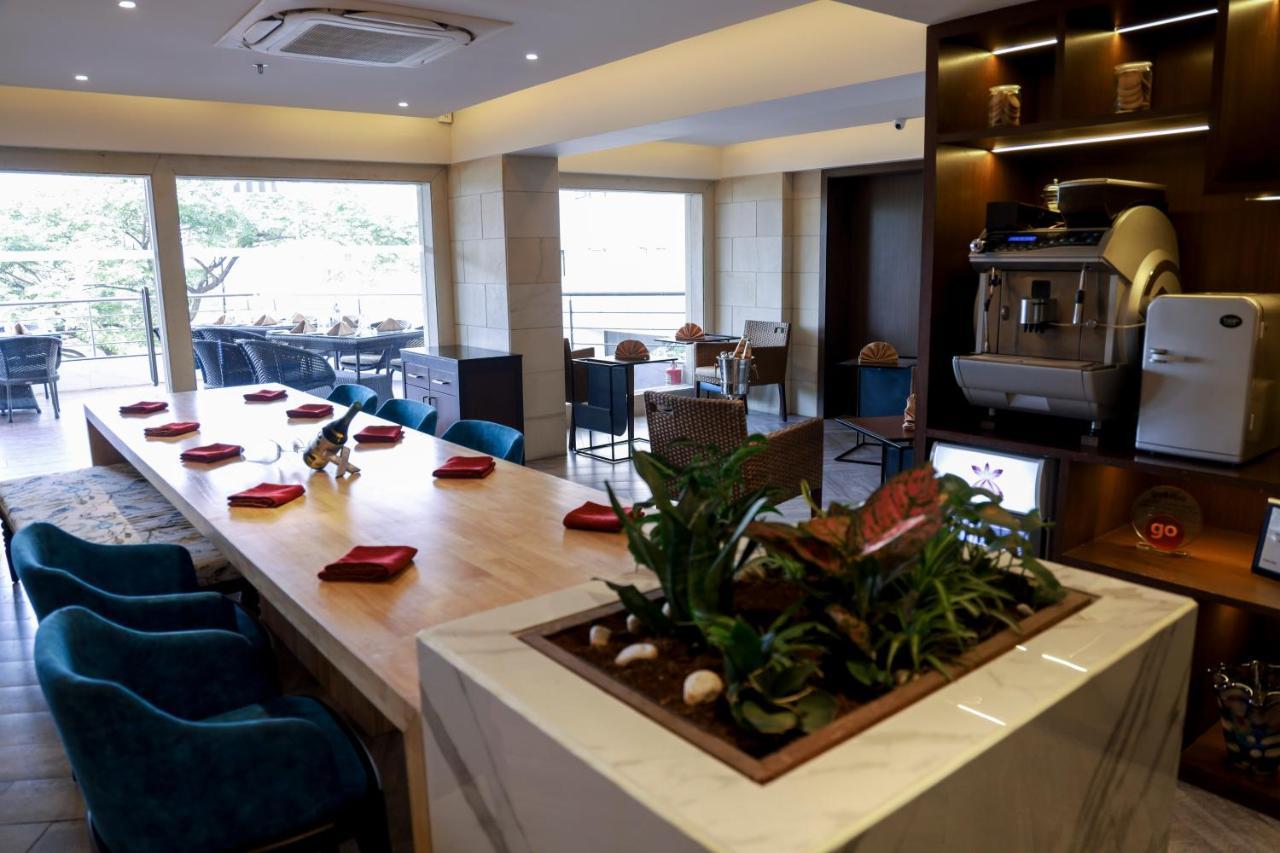 Royal Orchid Golden Suites Pune Extérieur photo