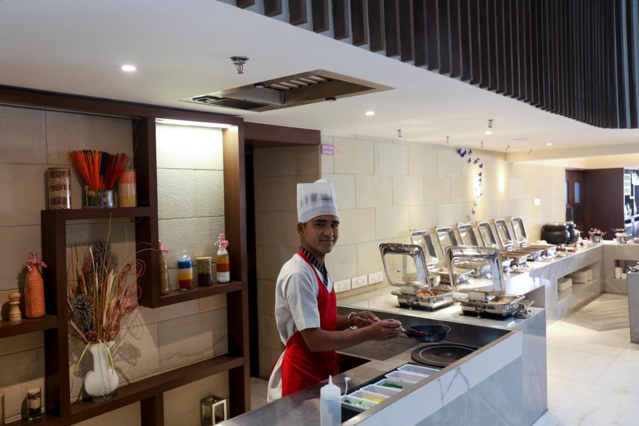 Royal Orchid Golden Suites Pune Extérieur photo