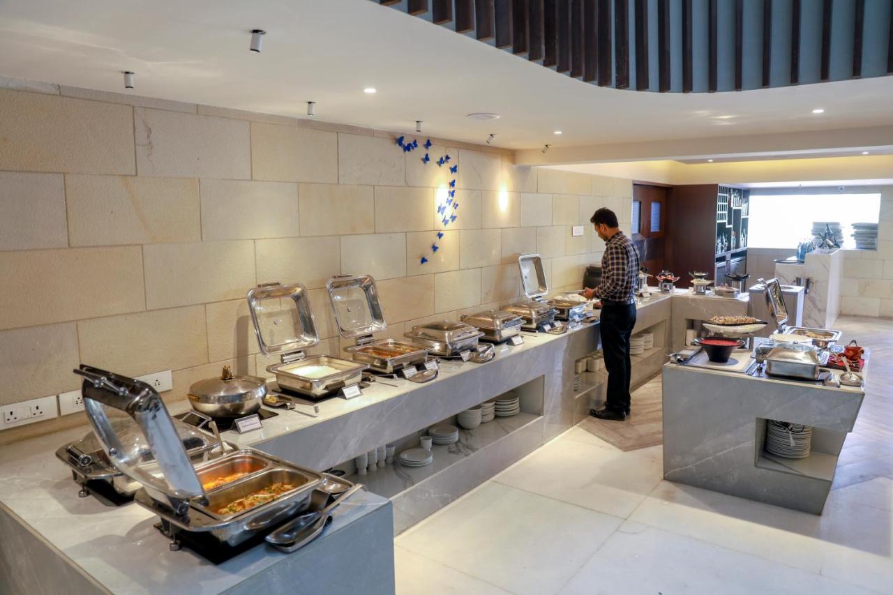 Royal Orchid Golden Suites Pune Extérieur photo