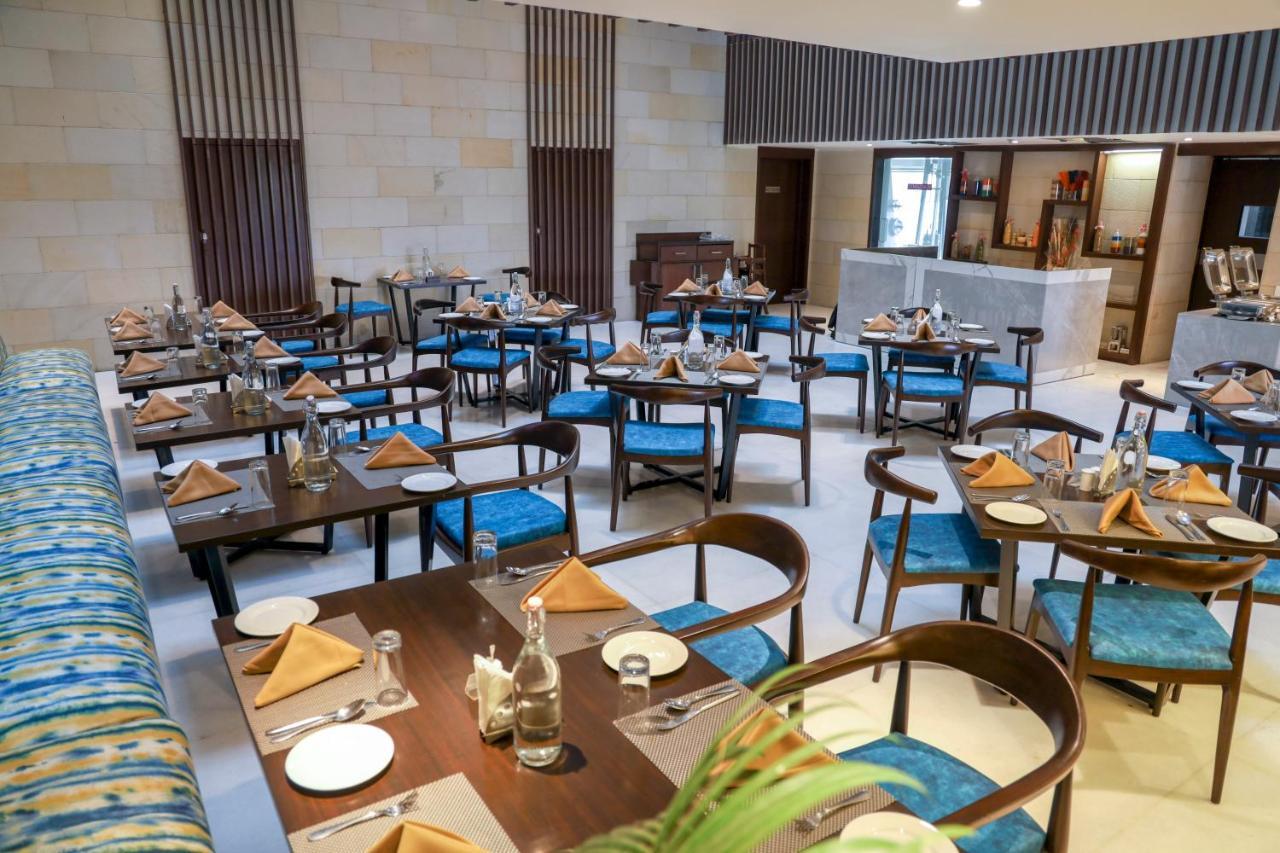 Royal Orchid Golden Suites Pune Extérieur photo
