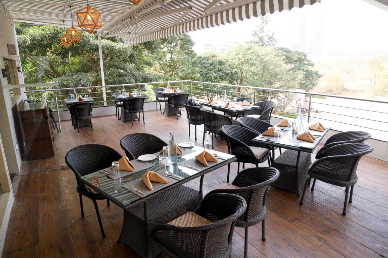 Royal Orchid Golden Suites Pune Extérieur photo
