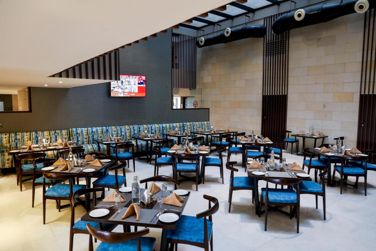 Royal Orchid Golden Suites Pune Extérieur photo